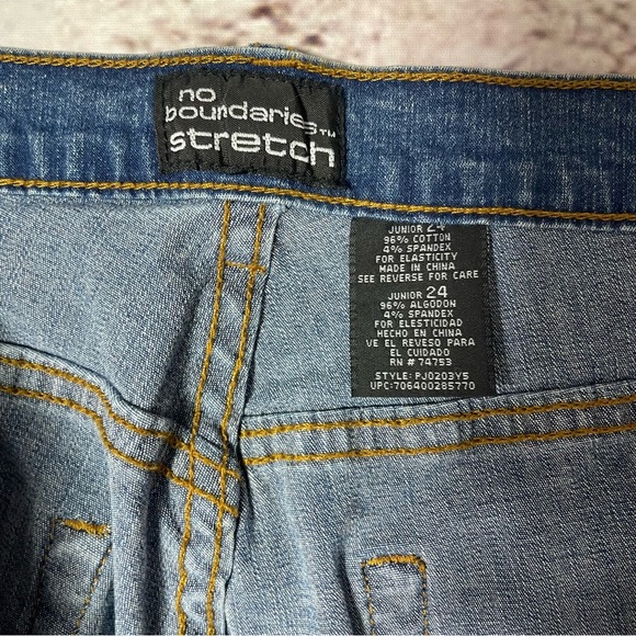 NWT Plus Size Y2K Tie Up Embellished Flare Denim Jeans - Size 24 - Picture 4 of 9